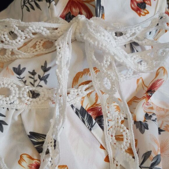 Shein Curve Shein VCay NWT cream sleeveless blouse w/ coral flowers 0xl - Picture 3 of 6